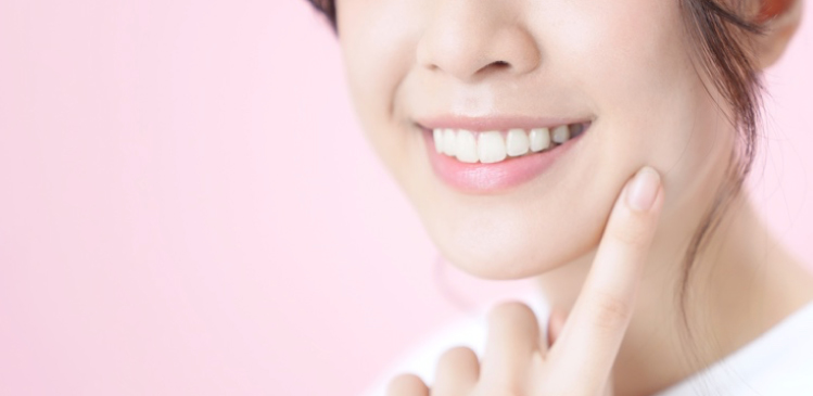 歯を綺麗に見せたいならセラミックとホワイトニング、どっちがおすすめ？