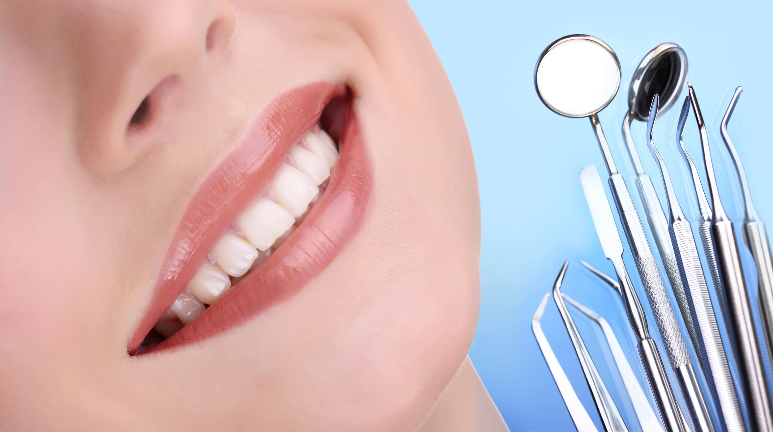 女性が歯科治療をうけている